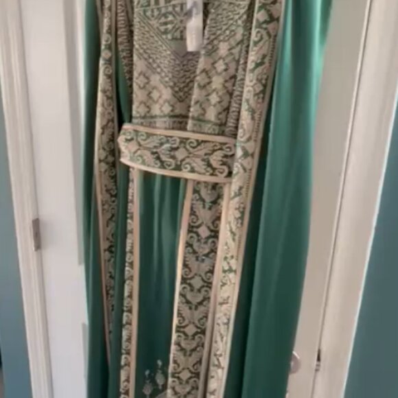 THOBE- green silk with gold tatreez - Picture 5 of 5